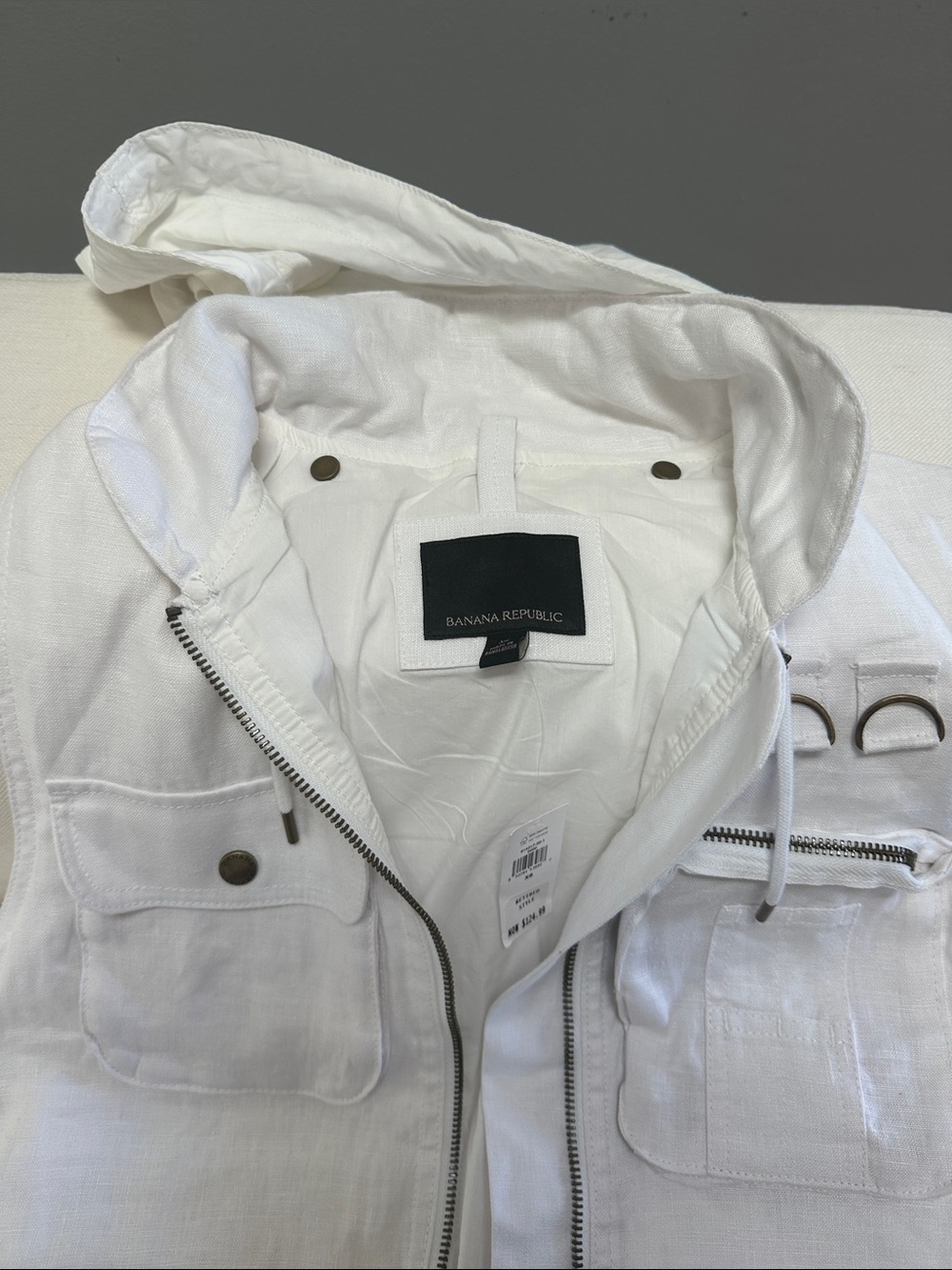 Banana Republic White Hooded Cargo Vest with beautiful bronze Hardware